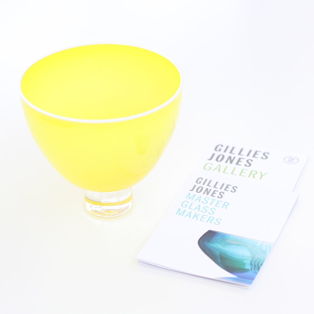 A very happy winner <a href="/carne_tina/">Tina Carne</a> with the kindly donated <a href="/gilliesjones/">Gillies Jones - Glassmakers</a> bowl for #ApartBall Thank you for the support!