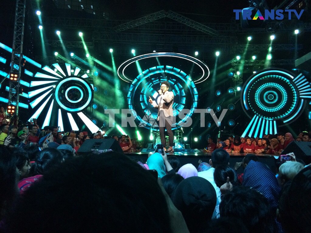 Selamat tidur kekasih gelapkuu.. #NowSinging Sephia cover by Kunto Aji <a href="/So7Transtv/">SO7TRANSTV</a> #So7TransTV