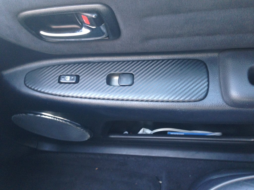 DraperDips's tweet image. Working with vinyl on the interiors!! Looks way good. Hit us up if you need anything done.