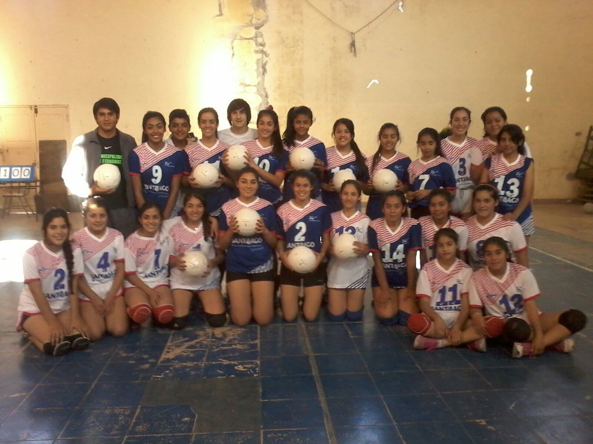 simposiovoley's tweet photo. Fernandez Volley (Santiago del Estero) ya recibió las pelotas enviadas. A disfrutarlas! @zurdodarraidou @costagabi7 https://t.co/0UL6bM94vY
