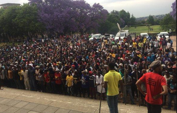 DripDripSplash1's tweet image. #Wits students arrive at the main campus after marching the streets of JHB | More on #ANN7 #Dstv405