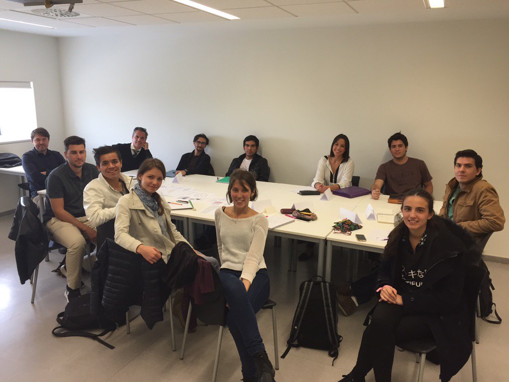 rosjuanma's tweet photo. El Taller de Innovación Arquitectónica #TIA @EPS_CEU cada vez más cerca de una conclusión creativa #DfMA https://t.co/WUZl7mPSkQ