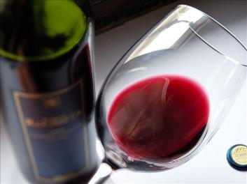 wmtv15news's tweet image. Governor signs wine walks bill  bit.ly/1MkLOs9?utm_me…  #NBC15