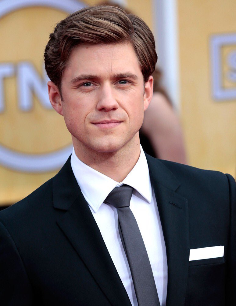 A BIG HAPPY BIRTHDAY TO AARON TVEIT!!!

remessage and favorite to send him some love   