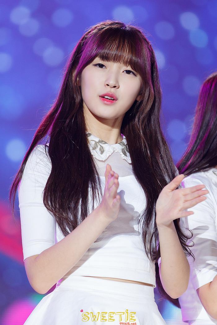 ARIN_INTL's tweet photo. [FANTAKEN] 151017 #ohmygirl on the 2015 Incheon Kpop Concert #아린 #Arin (cr.990618_net) https://t.co/68CVWRlpyr
