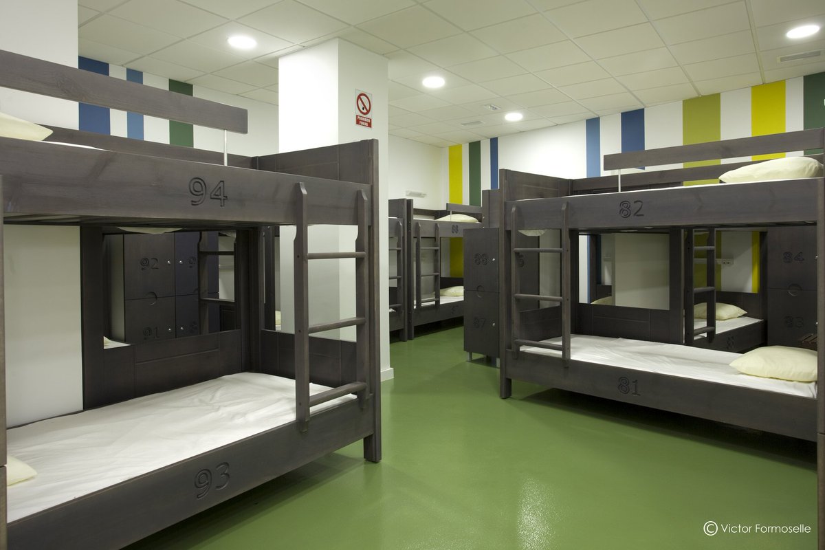 Estamos abiertos todo el mes de noviembre. / We open in november. alberguecruceirodepedrouzo.com.