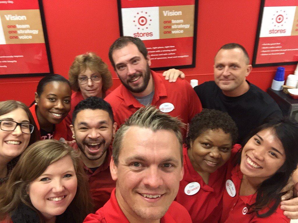 4Q is E-A-S-Y when you have this team behind you!!!  #biodomeoftalent #breaktherules #luckiestSTL <a href="/RichardKirbyTGT/">Richard</a>