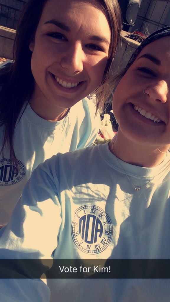 KaaylaNicole13's tweet image. Make the right choice and vote for @KimForQueen and @JermForKing2015 today! 😎