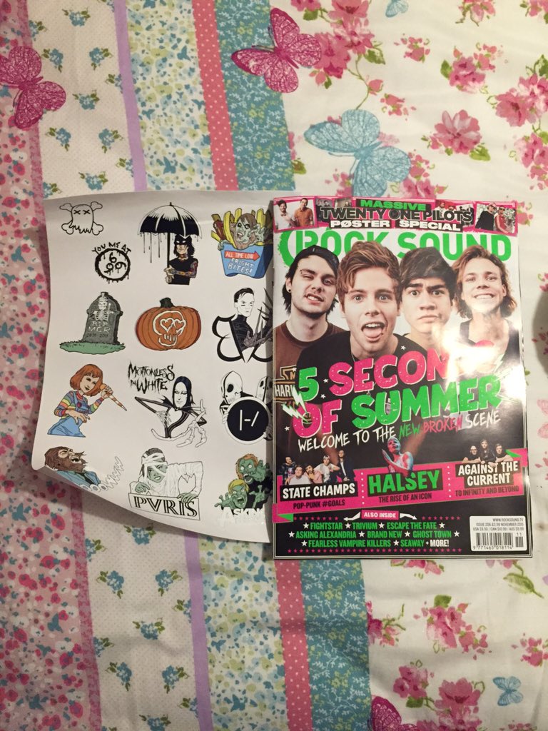 meg_im01's tweet photo. I FINALLY GOT IT IM SO HAPPY
#SoundsGoodFeelsGood 
#5SOSRockSound https://t.co/WKWUv5ujkC