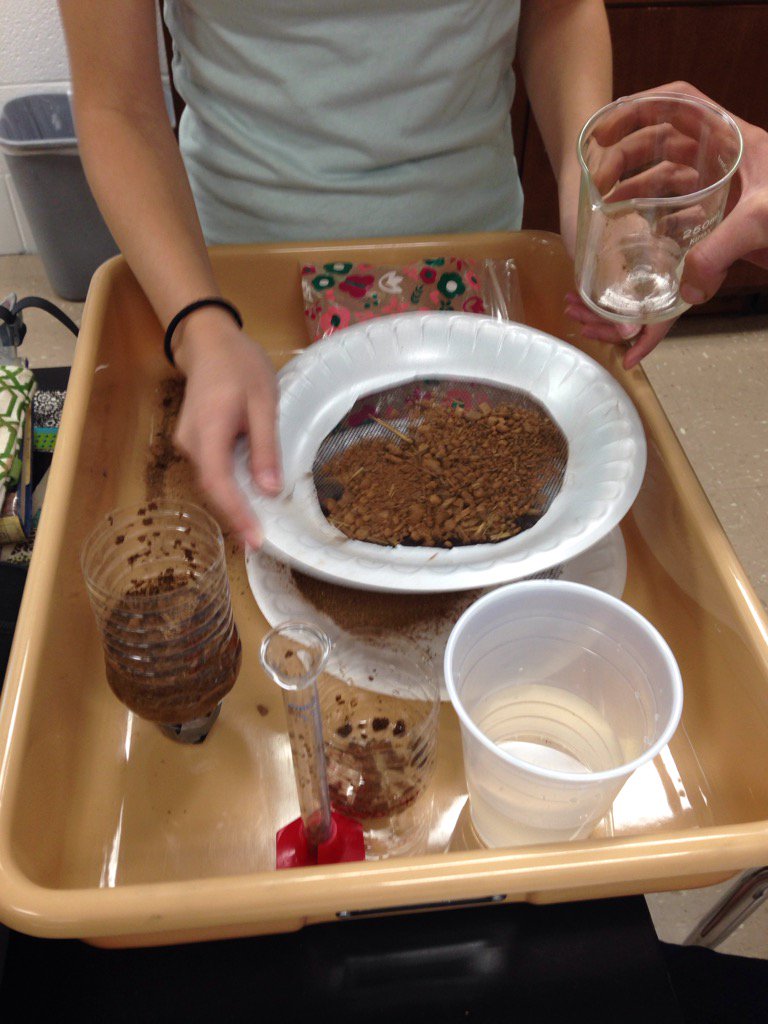 APMilbourne's tweet image. We are analyzing soils! #earthscience #jasonproject @mcpsWMS