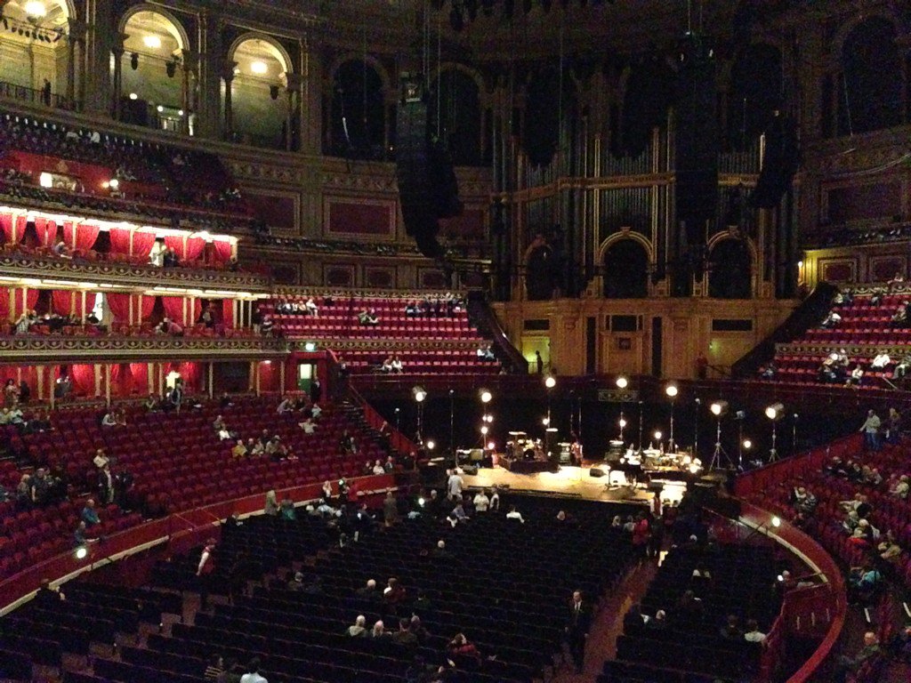 SamFinkle's tweet image. Waiting for @bobdylan to come on at the @RoyalAlbertHall