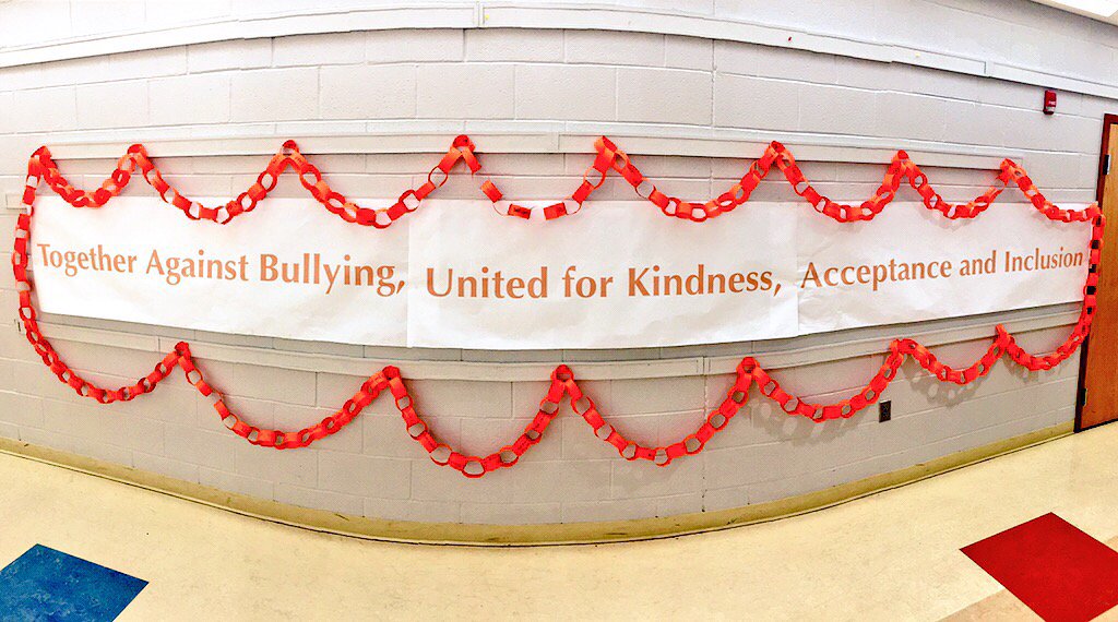 MEHMSCounseling's tweet image. Our Huskies @mehms are participating in #unityday2015! Each link represents a student who stands against bullying!