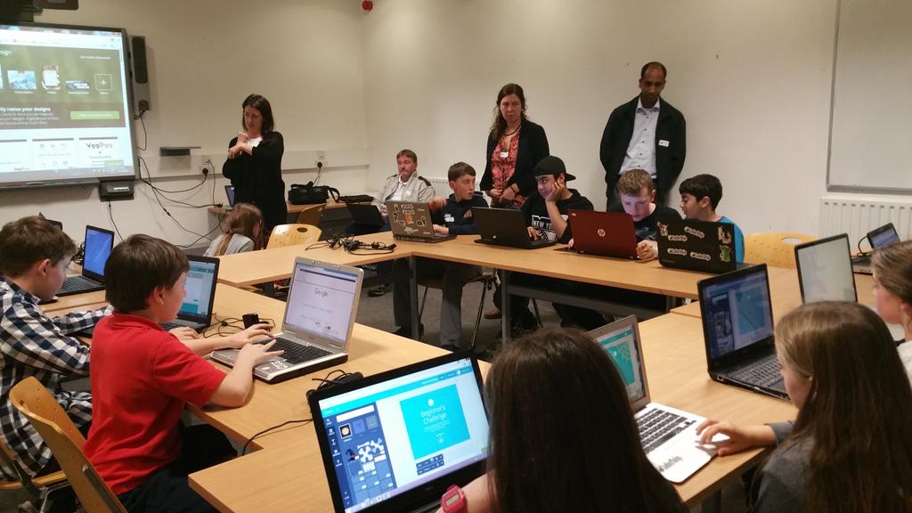 CoderDojoDL's tweet image. Fun session on #Design with Rachel of @voodoomarketing, room packed :) @CoderDojo