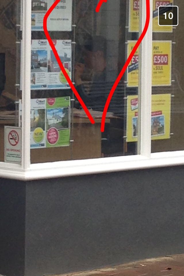 amyhall97's tweet photo. I have my own stalker @jessicaglasgow6 hahaha 💜 https://t.co/6UxlMjZueQ