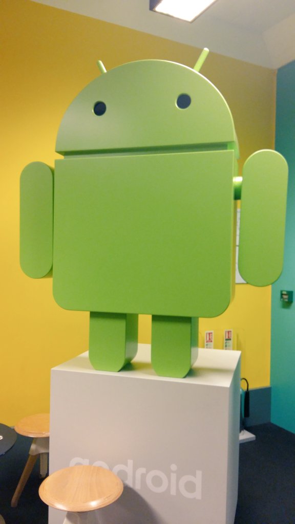 cjal29's tweet image. @DCFortDunlop friendly little #android. Too cute a character! #androidrobot
