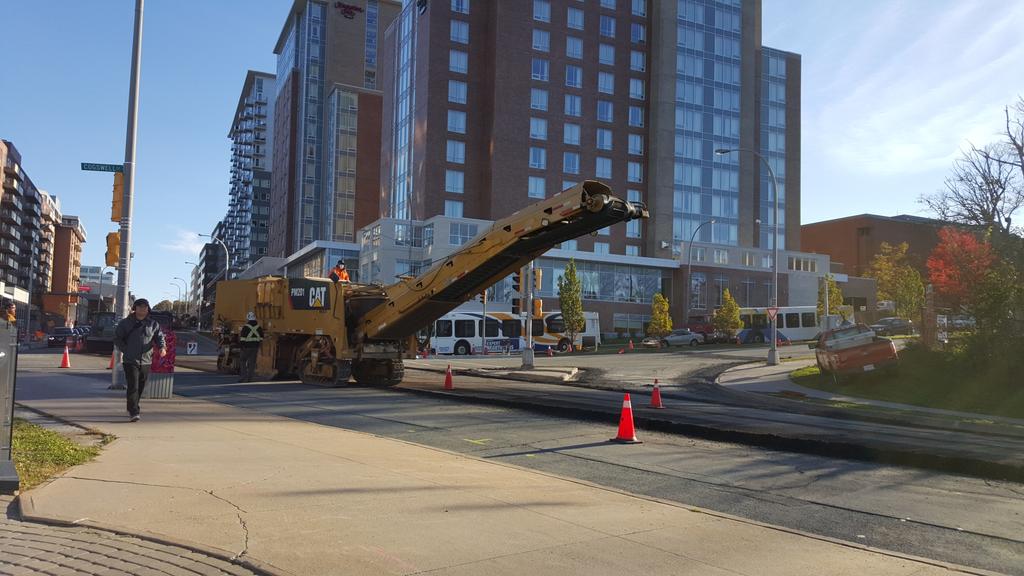 DeepDigs's tweet image. Doing this during rush hour makes sense. Avoid Brunswick St. No traffic control, it's a free for all @hfxtraffic
