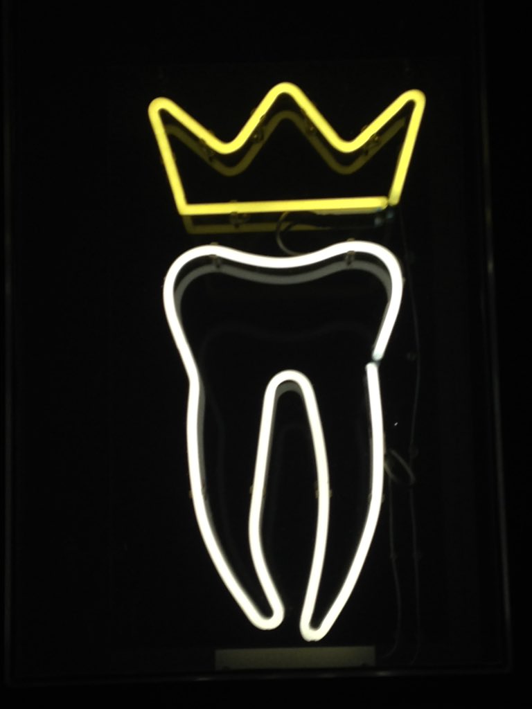 nynkeadding's tweet image. Gevonden in ons hotel in Duitsland, Dental labor #tantechniek