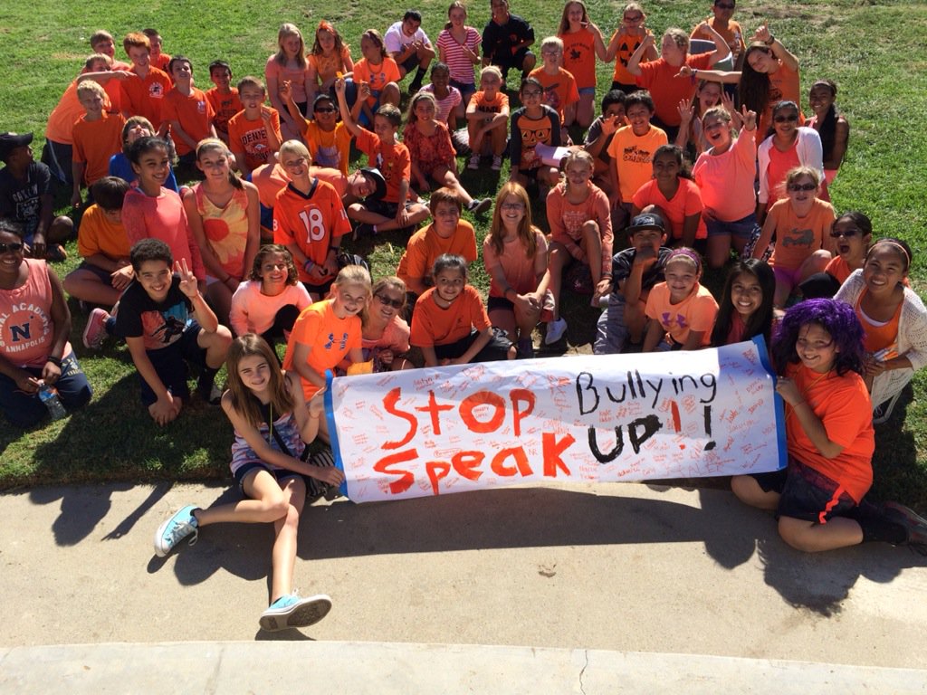 sinaloasabers's tweet image. Signing the anti-bullying banner for Unity Day! Sabers united in kindness 😊 #unityday2015 @iamkidpresident