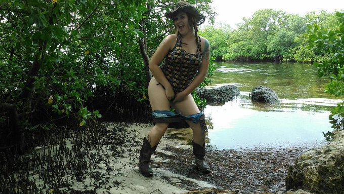 Who wants to cum have some fun with me down by the lake?😍😘💦 @SmokinHotPics @RobWyld1 @AllAmateurPix @newgirlxxx<a href="/tag/camgirl"class="tags"><span>#camgirl</span></a>