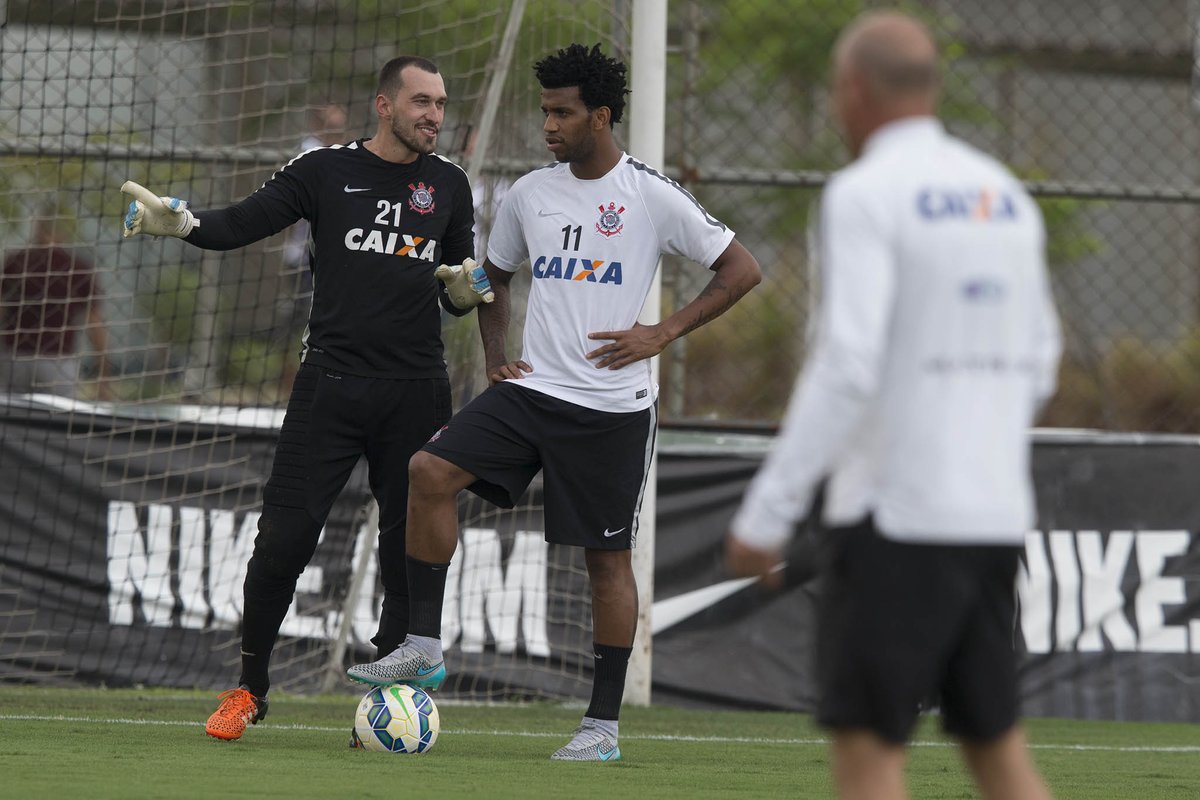 Substituto de Cássio, Walter celebra defesa consistente e exalta Gil