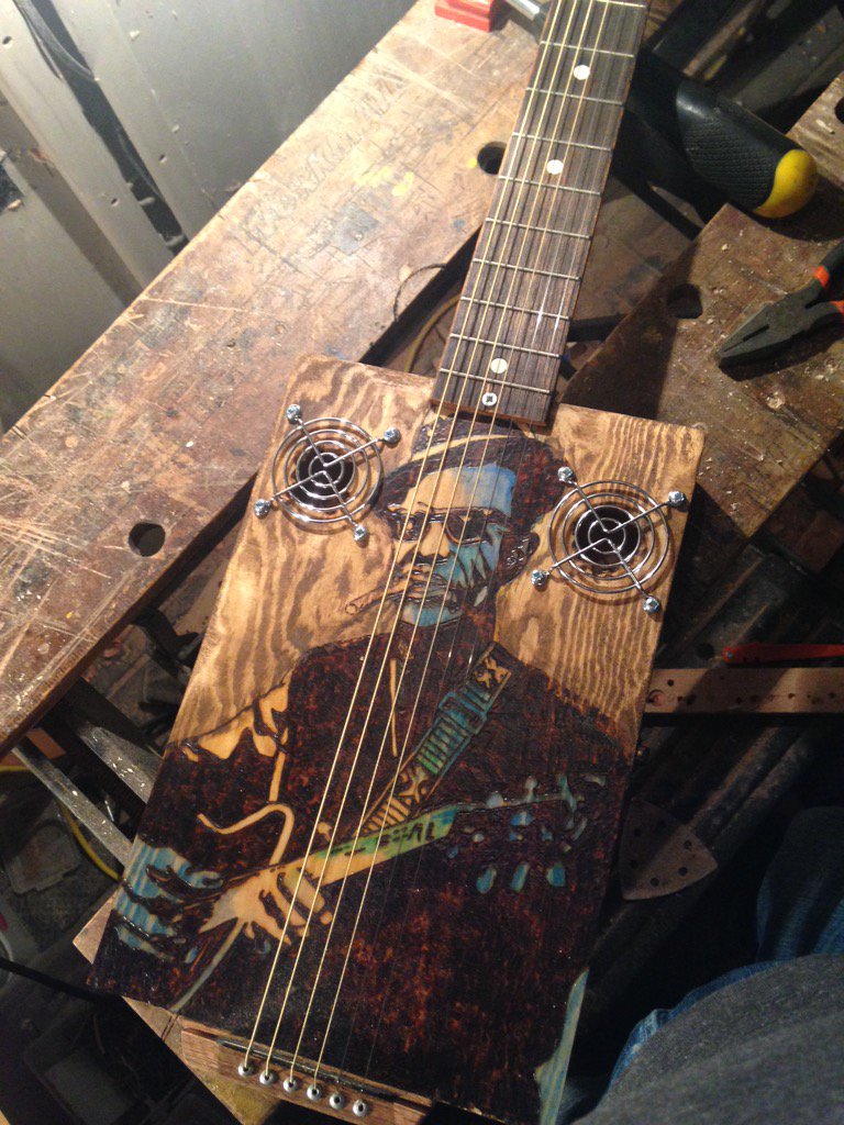 cigarbox_sounds's tweet photo. 6 string hand burnt box #lighteninghopkins #cigarboxguitar #theblues https://t.co/QyzM2PiG3M