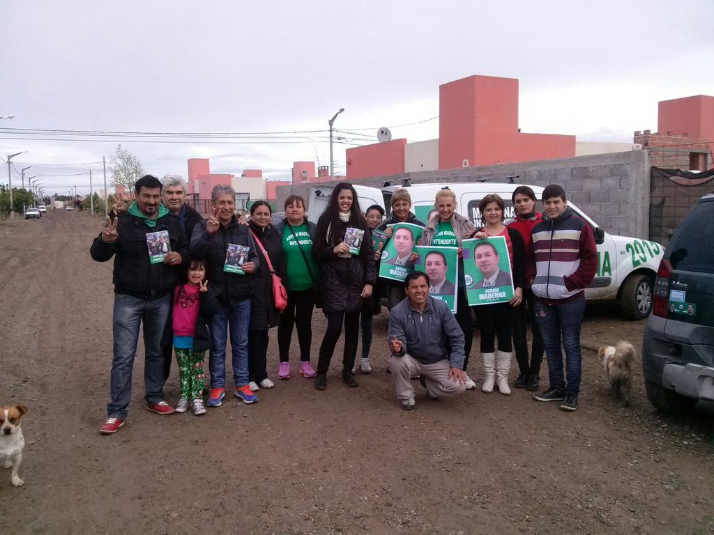Mariotrelew's tweet photo. @AdrianMadernaTw  Puerta a puerta  Barrio Guayra, 274 viviendas y Guemes
#cuidatuvoto #madernaintendente #lista502 https://t.co/L8F6MBb2UT