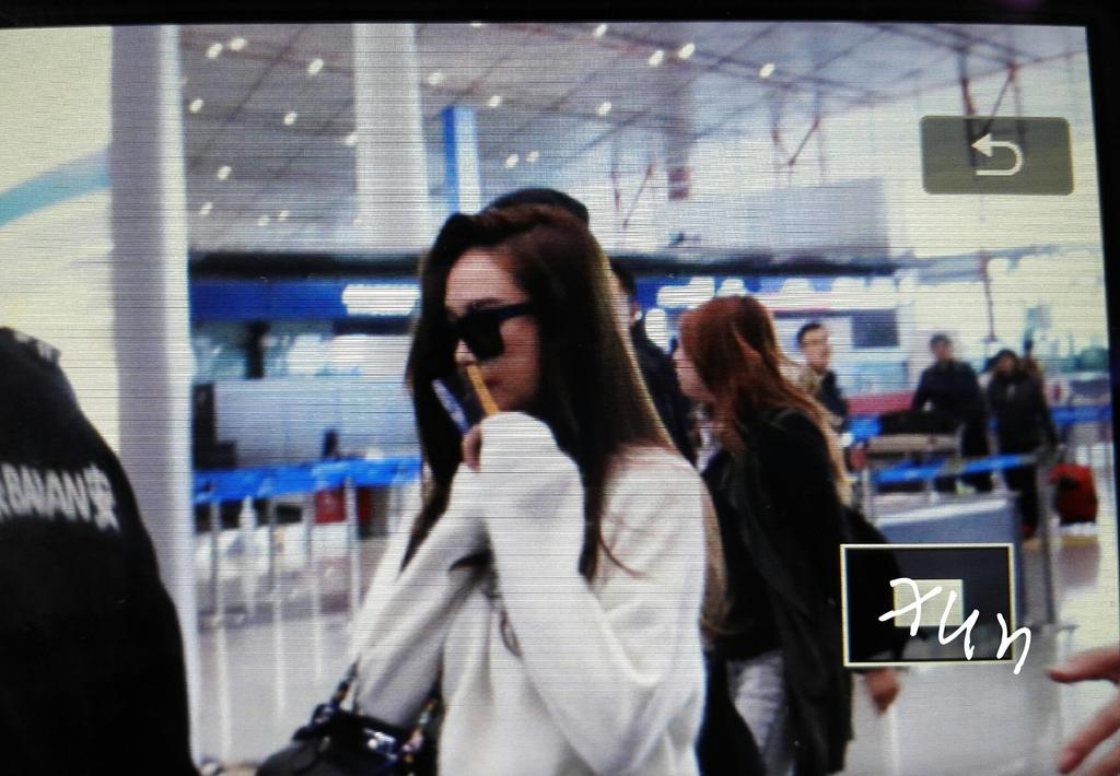 [PIC][22-10-2015]Jessica trở về Hàn Quốc vào trưa nay CR43fzNUwAAx99R