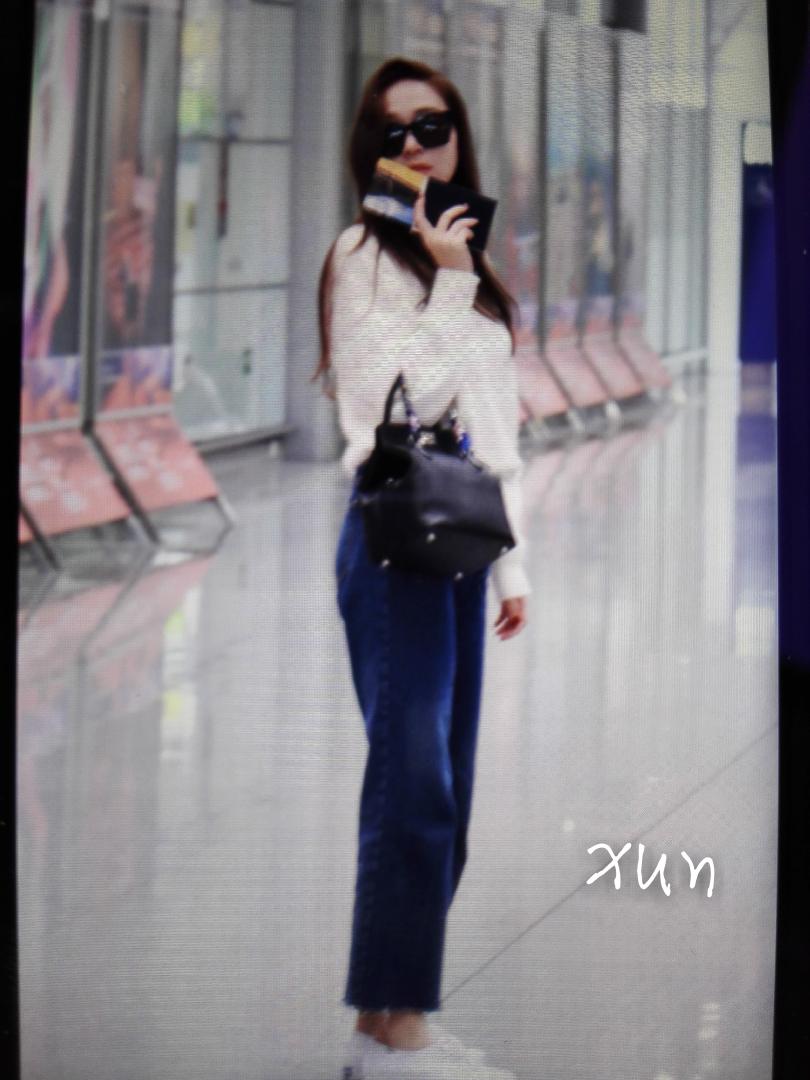 [PIC][22-10-2015]Jessica trở về Hàn Quốc vào trưa nay CR43ypYVEAEuUyy