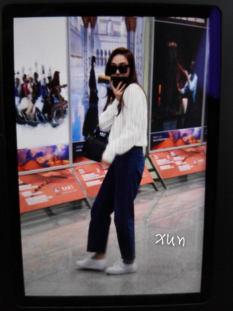 [PIC][22-10-2015]Jessica trở về Hàn Quốc vào trưa nay CR43zOsUcAAApPe