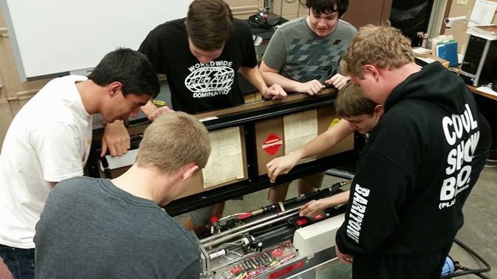 CECoptometry's tweet image. Future laser #engineers at @CACC_CPS learning about this Argon Laser donated by the docs of @CECoptometry