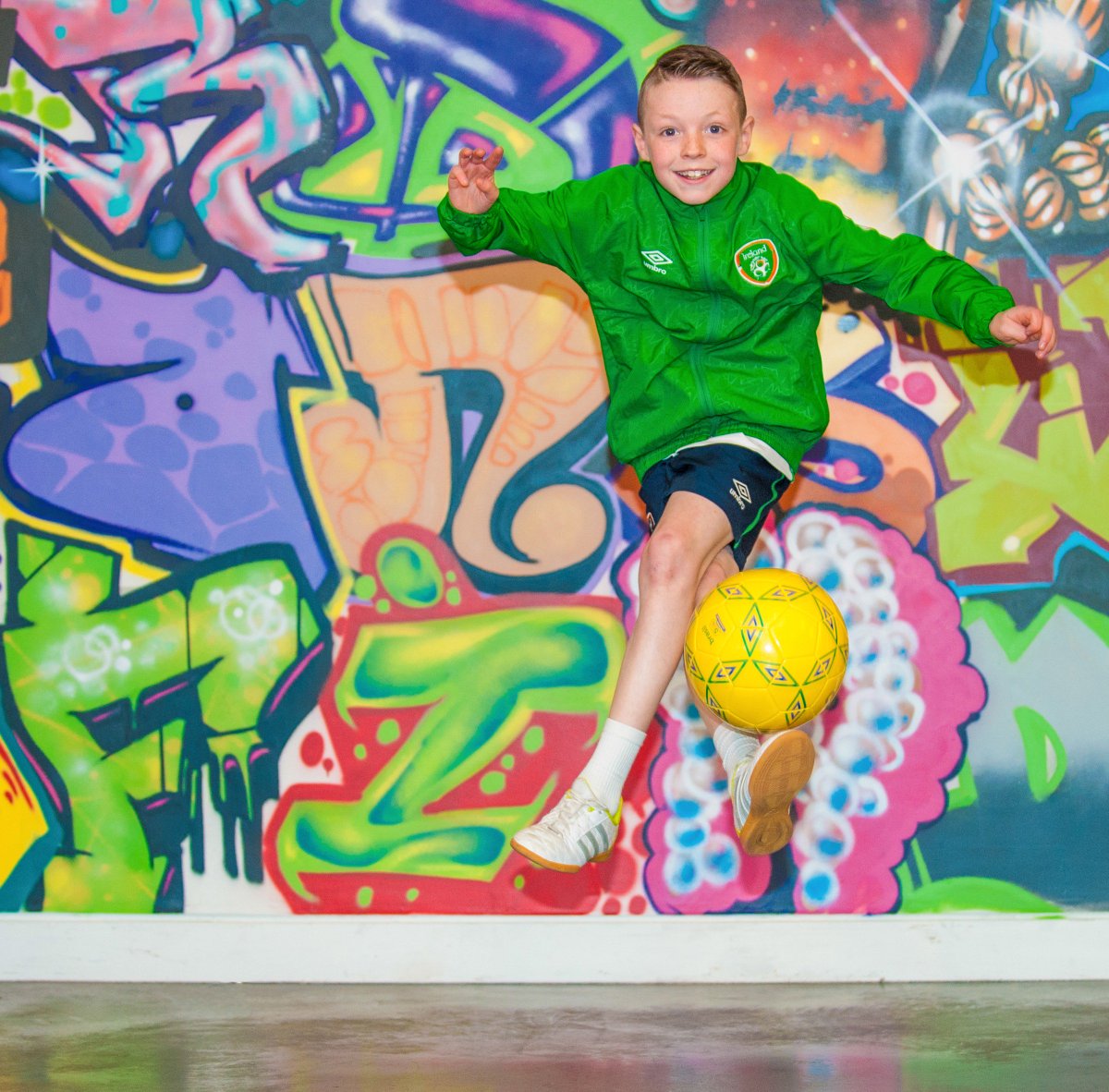 MiniMesssi's tweet photo. Looking for #TalentedKids #performingunderpressure #Commercials no problem, no pressure. #FootballWizards #trickshot https://t.co/bvJOObSBE4