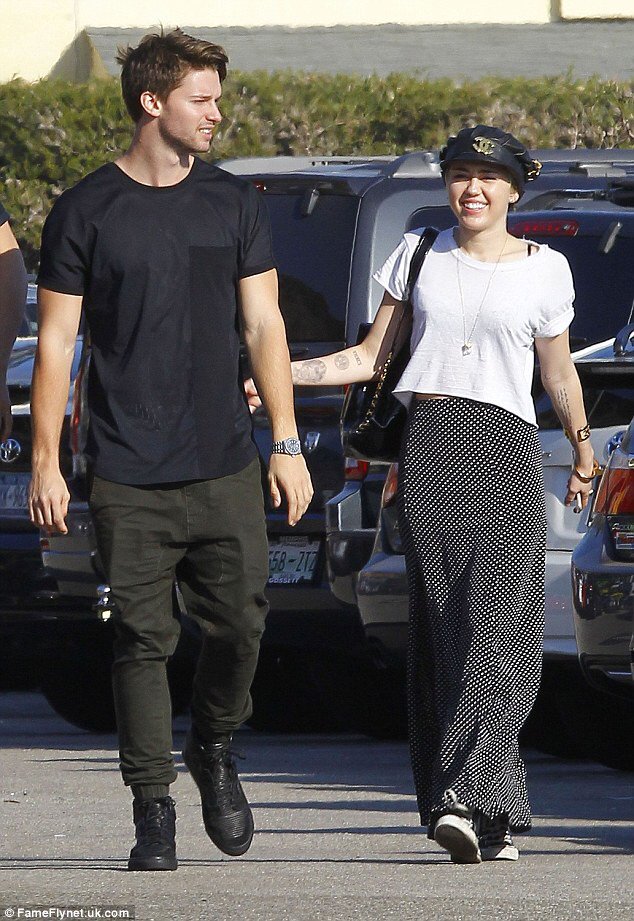 MileyRaySlays's tweet photo. Throw๐ #Patley https://t.co/45tSgr2pJa