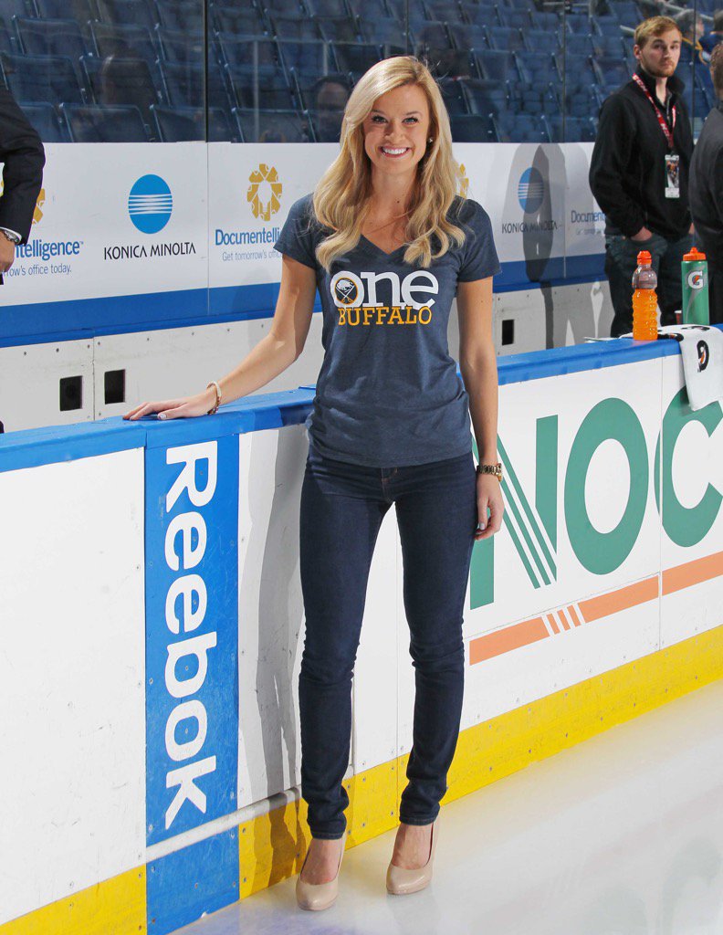 Lauren Hall on Twitter: "It's T-shirt time (thanks @SabresStore!) #OneBuffalo #sabres @BWipp 📷 https://t.co/WNG7sknGbq" / Twitter