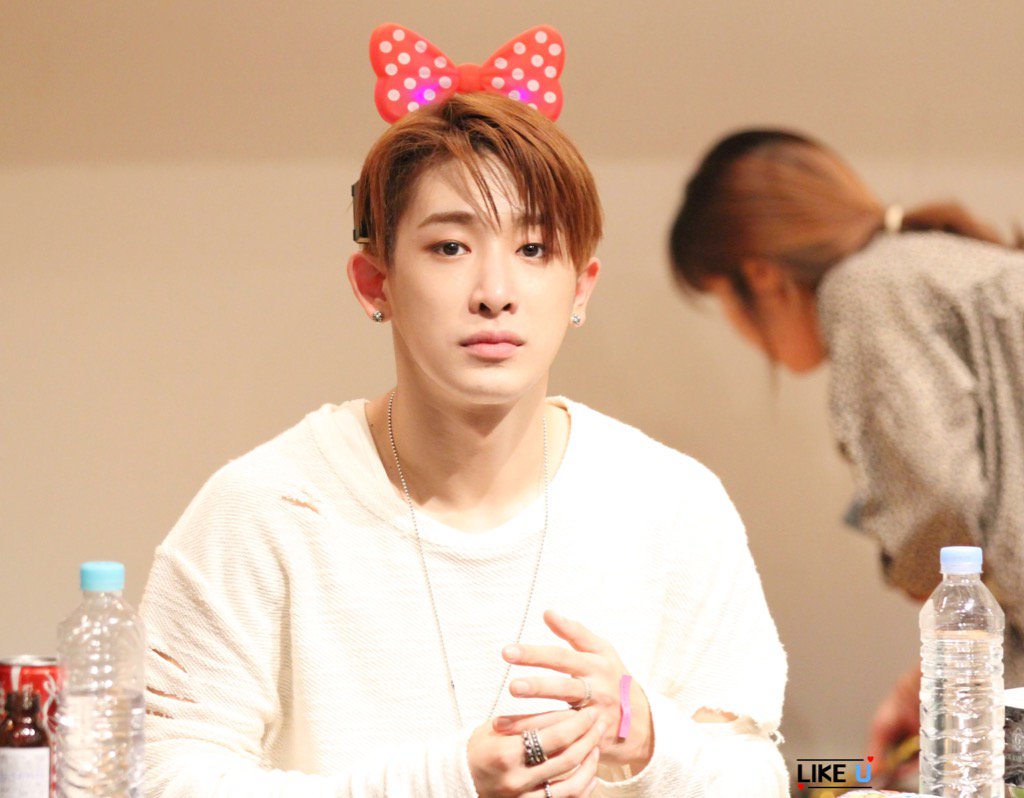 CR4adWOUAAAk1uy.jpg:large