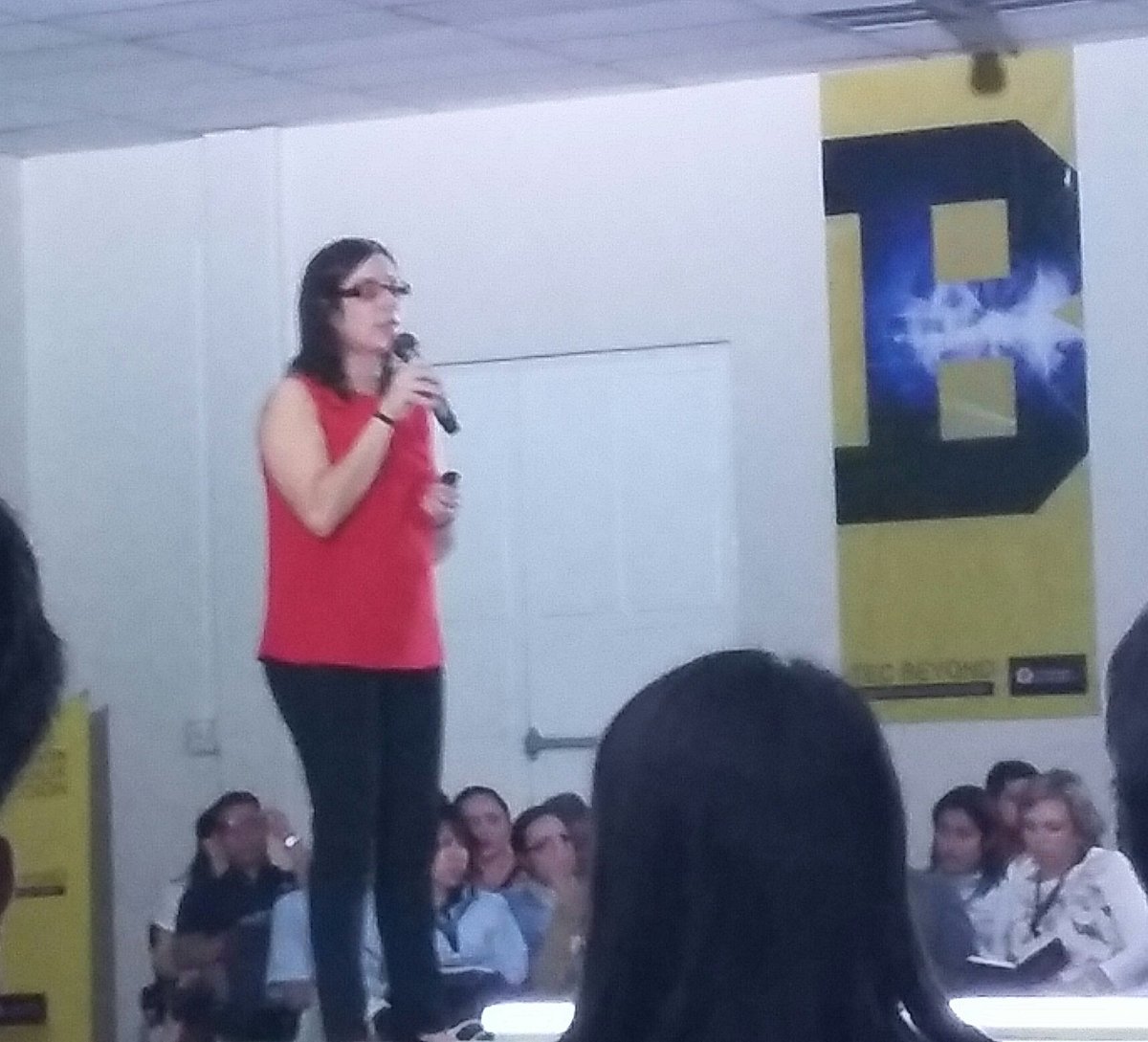 carlos_torresb's tweet image. @ilamandarina en #TecBeyond @TECCampus_Leon &quot;Compartir la ignorancia también es importante&quot;