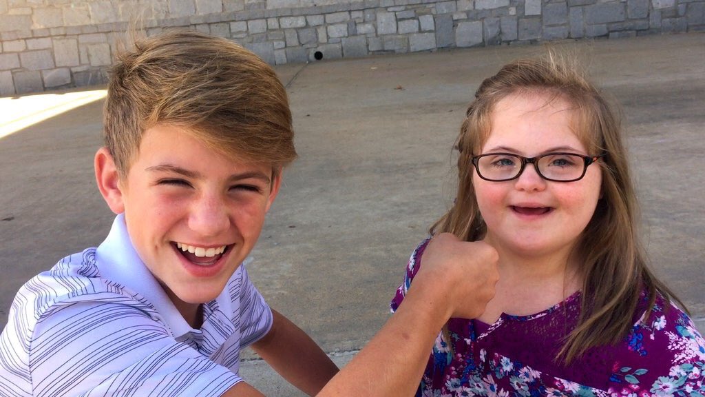 MattyBMexico11's tweet photo. That smile makes me smile in The worst moments..well it makes me smile always ❤️ #MattyB #PerfectGuys #SarahGrace https://t.co/37URwHP5xR