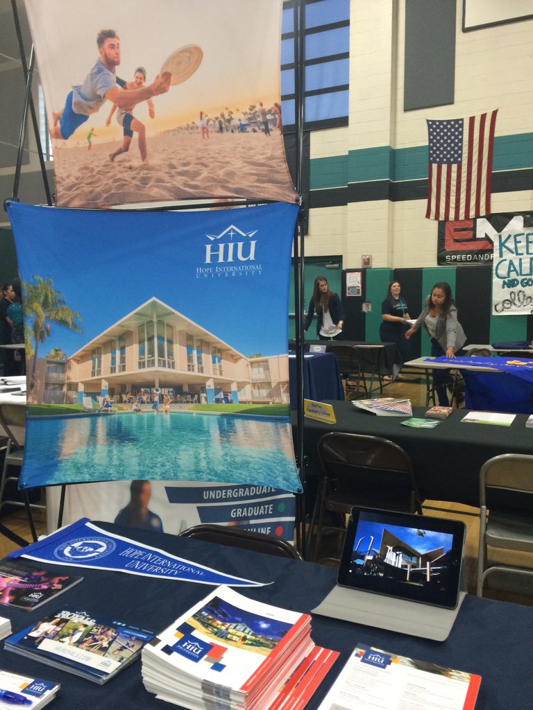 ElizabethAtHIU's tweet photo. I'm excited to tell all you #SanTiago students about #HIU #HIUbound @myhiu https://t.co/8gQCIJ21v1