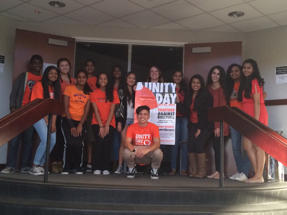 CityofSanRamon's tweet image. The #SanRamon Teen Council is wearing orange tonight for #UnityDay2015 to stand together against bullying.