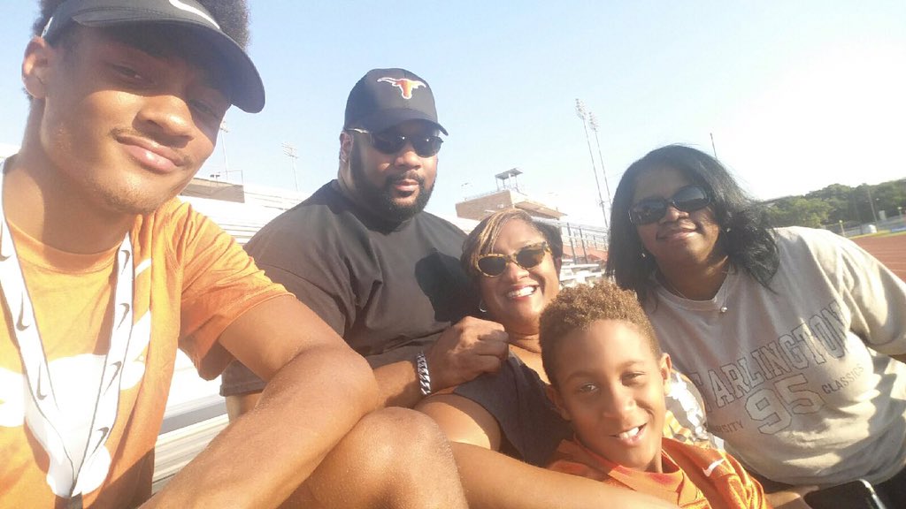 ctmlilmed's tweet image. Blessed to say that I've verbally committed to UT! #KeepAustinWeird #UT20 #HookEm @kaystreete @BaileyTonja