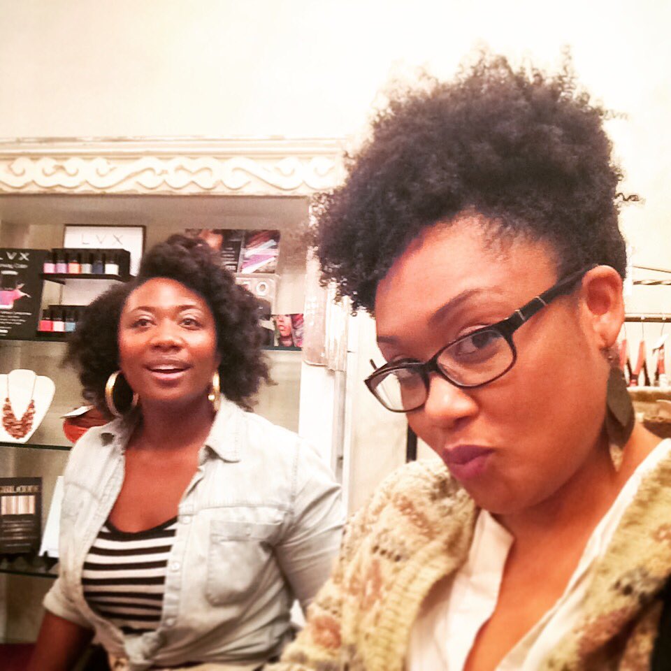 sisterscientist's tweet image. Candid with #curlboss Gwen, Madame CEO of @naturalicious1 after hosting an amazing natural hair workshop.