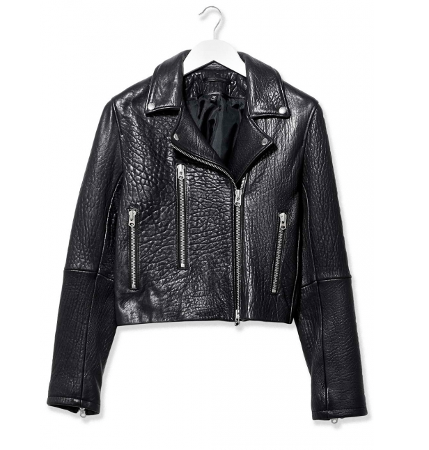 Leather jackets - an essential all year round! 💁 bit.ly/1LNLHHI <a href="/lookmagazine/">LOOK magazine</a> #style #leatherjacket