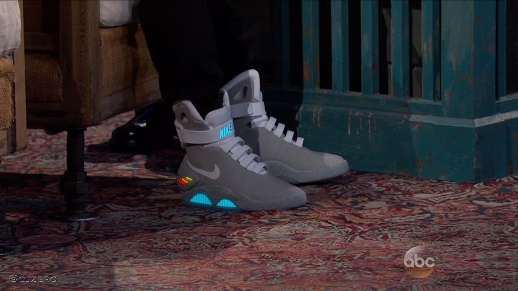 SoleCollector.com on Twitter: "Watch @realmikefox auto-lace his new Nike  MAGs on Jimmy Kimmel: https://t.co/L83SvGwBGw (via @cjzero)  https://t.co/4pZNU7pdEh" / Twitter