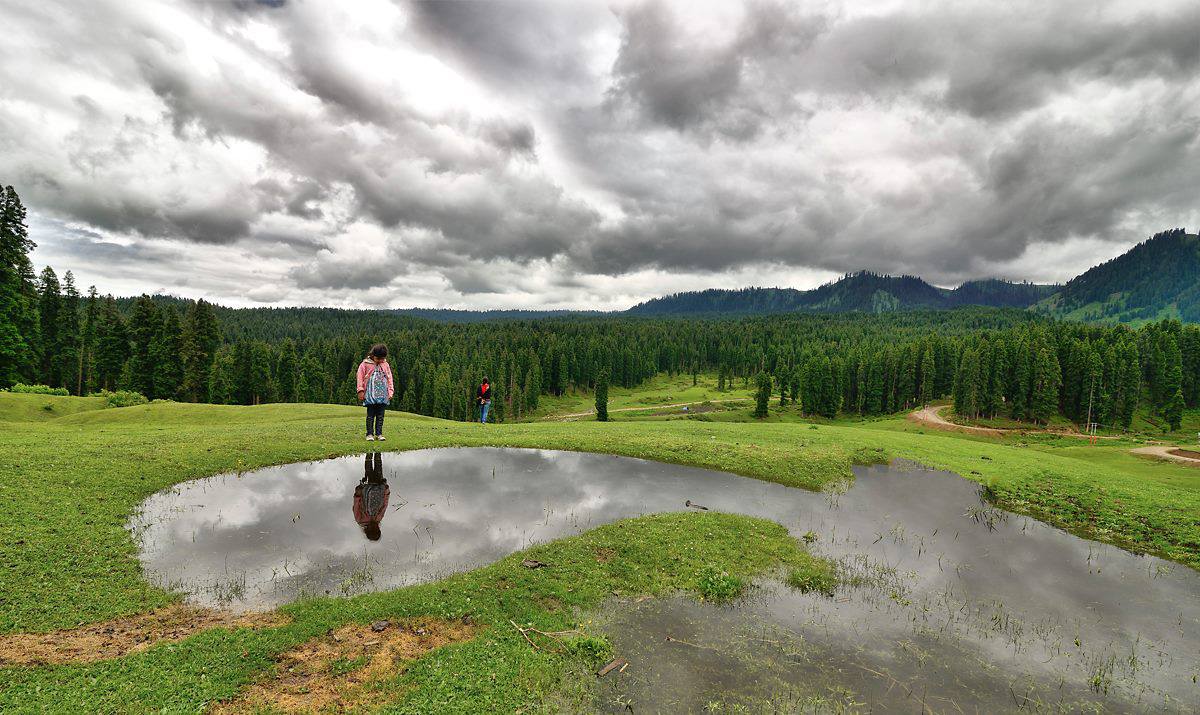 #Dodhpather is a bow- shaped valley about 42 kms form #Srinagar. Also called the 'valley of milk'.