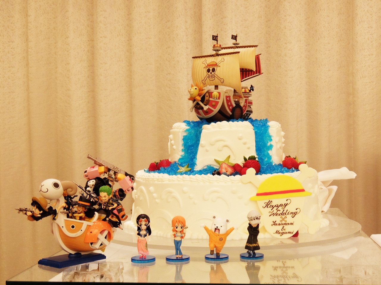 むうめぐ 井上めぐみ 結婚式は 手作りのものを沢山用意しました 一番のお気に入りは旦那の筆文字and私の絵の席札だったりします U 幸せを運ぶ青い鳥 ケーキは旦那も私も大好きなonepiece 幸せな1日 感謝の気持ちでいっぱいです T Co