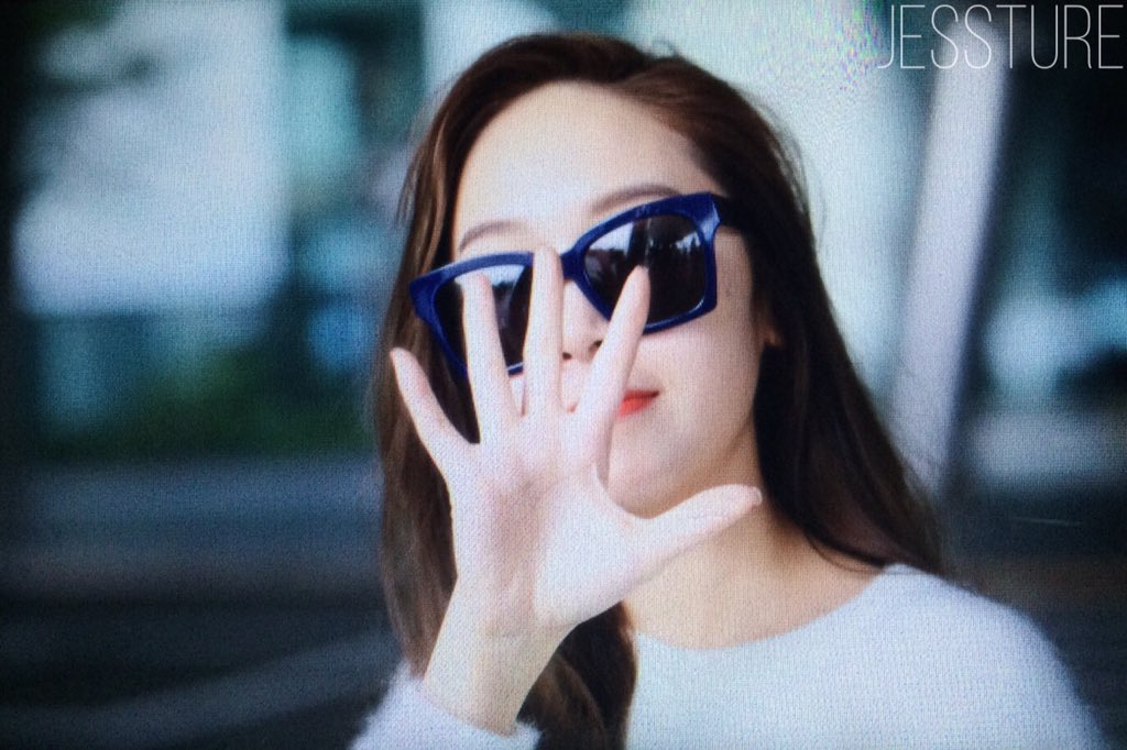 [PIC][22-10-2015]Jessica trở về Hàn Quốc vào trưa nay CR5lEVAUcAER9ic