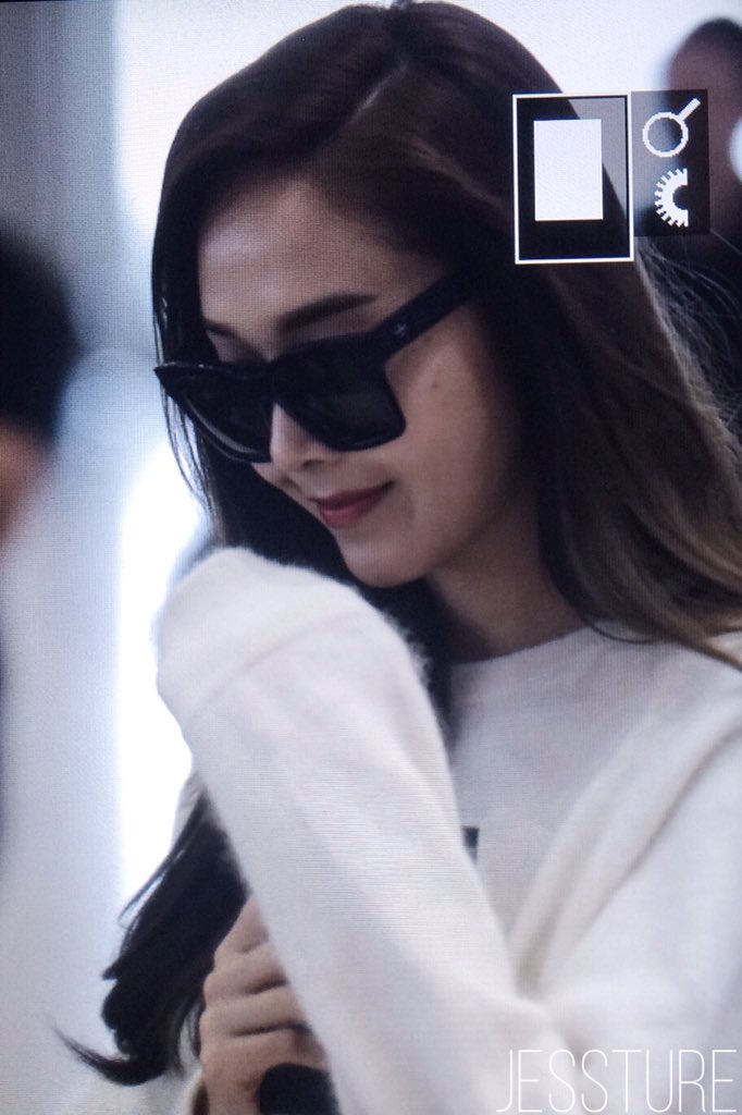 [PIC][22-10-2015]Jessica trở về Hàn Quốc vào trưa nay CR5lT1_VEAE3isW