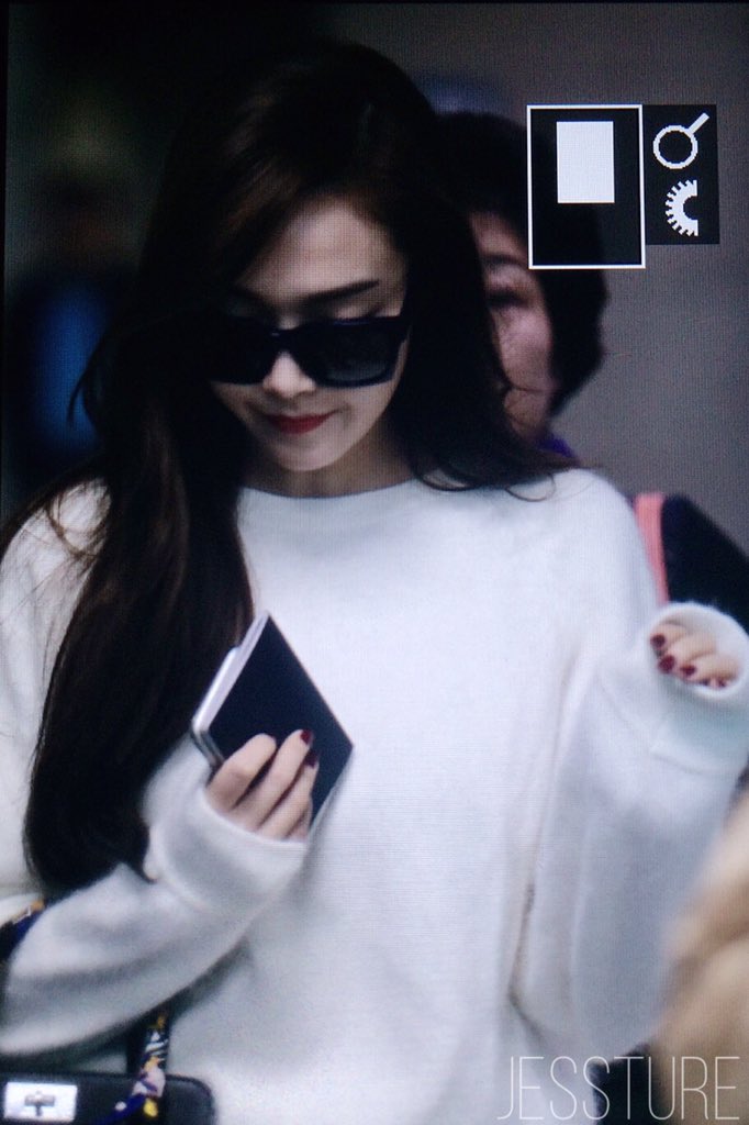 [PIC][22-10-2015]Jessica trở về Hàn Quốc vào trưa nay CR5lT25VEAAfyGQ