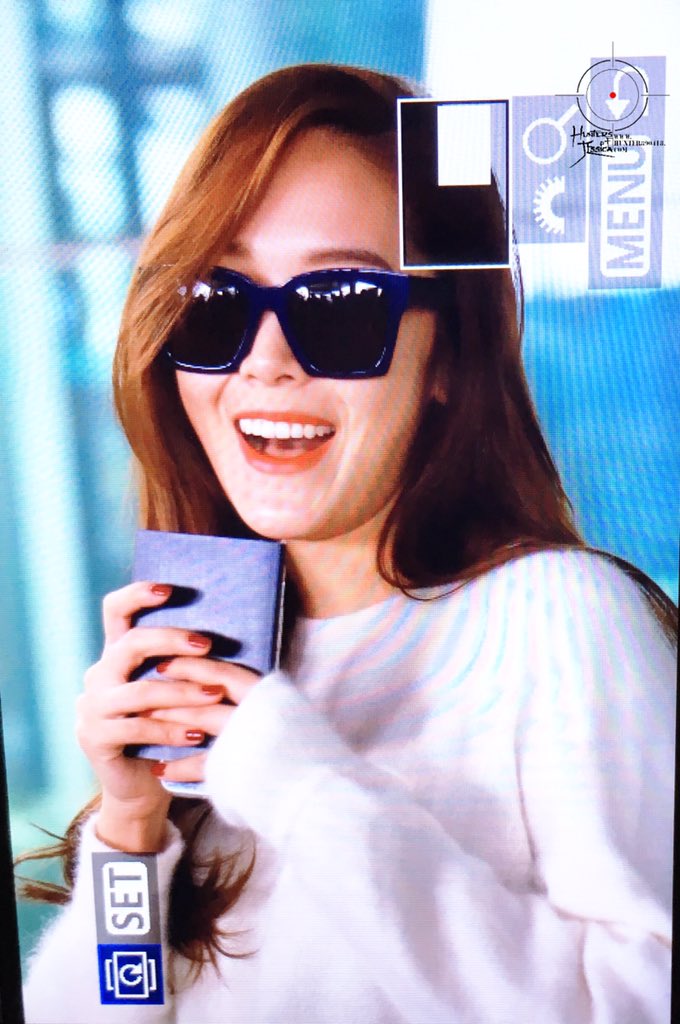 [PIC][22-10-2015]Jessica trở về Hàn Quốc vào trưa nay CR5mG4PU8AAAnSO