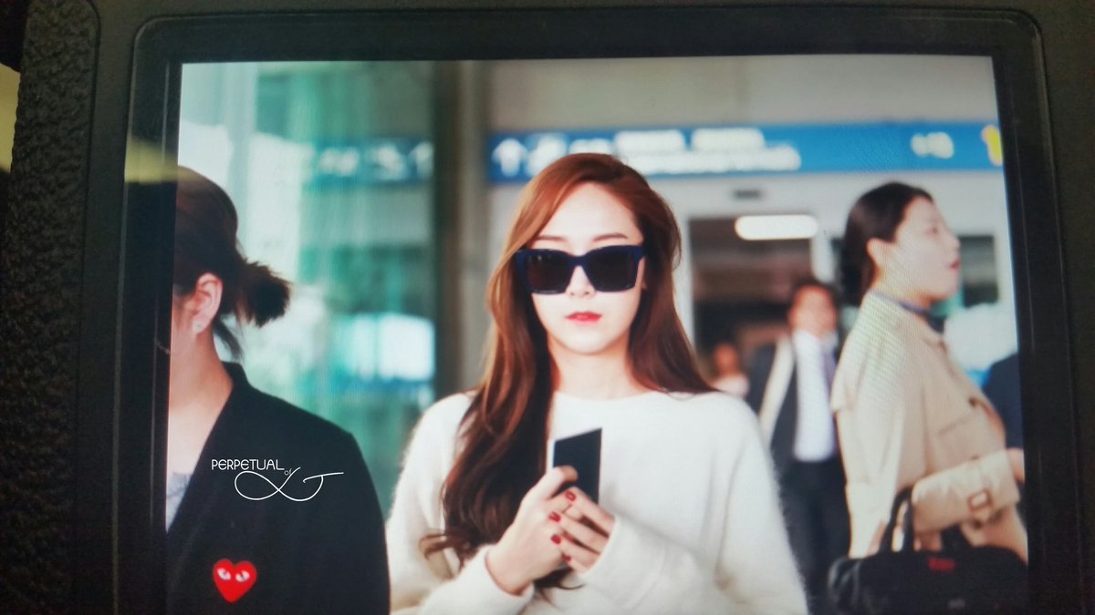 [PIC][22-10-2015]Jessica trở về Hàn Quốc vào trưa nay CR5nGpRUkAAR8Oo