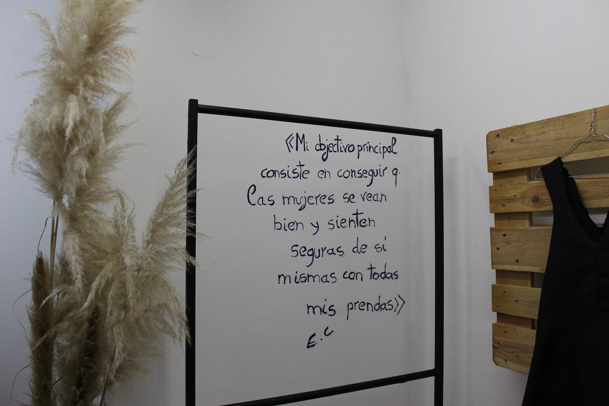 ReBlogPubli's tweet image. Ayer estuvimos en Vigo. La diseñadora @complementosEC nos abrió las puertas de su showroom.
